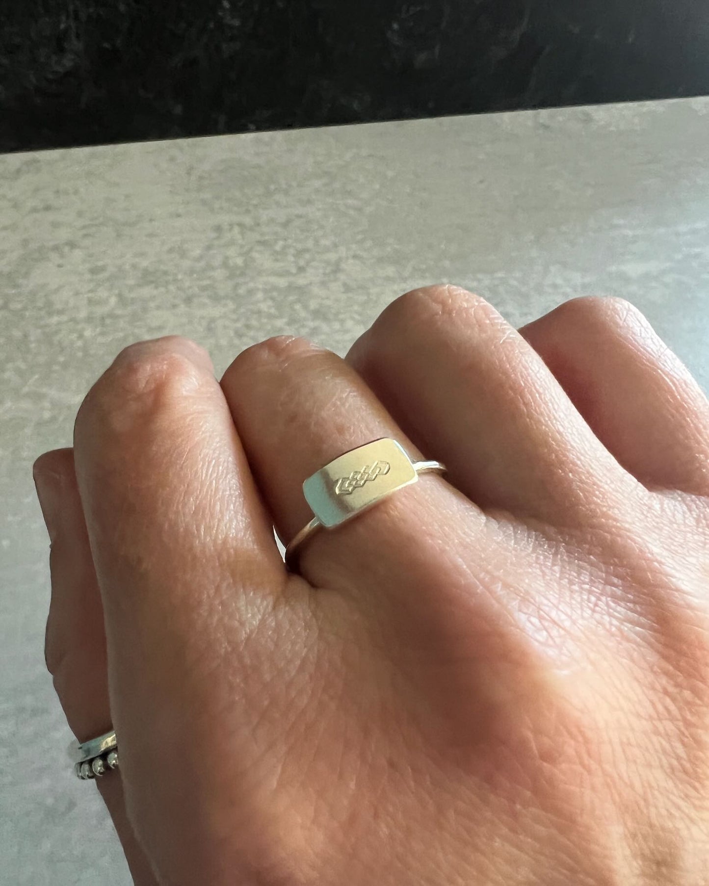 Signpost ring