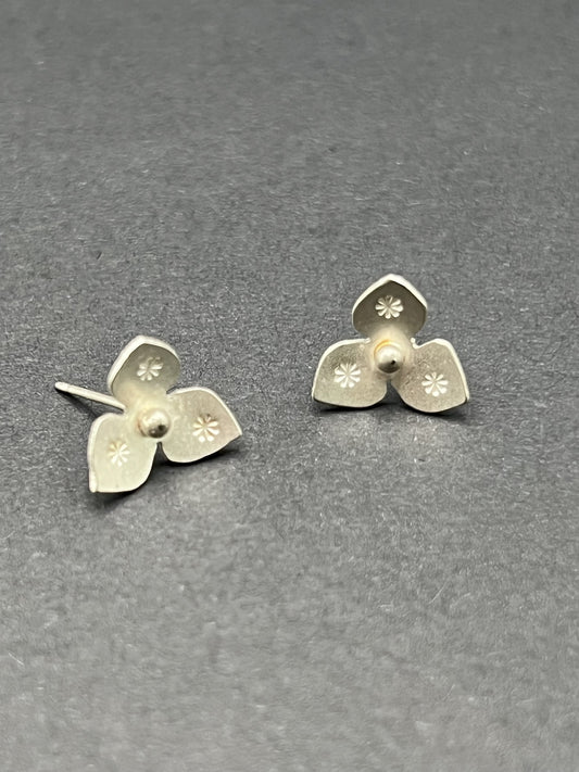 3-petal flower post earrings