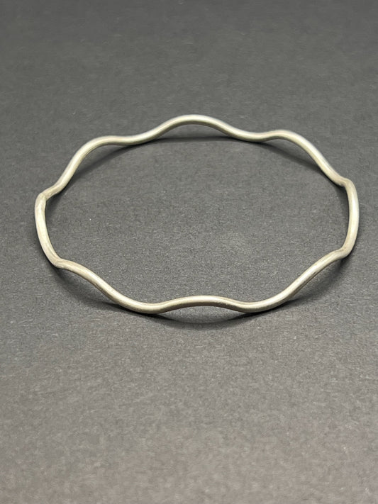Wave bangle