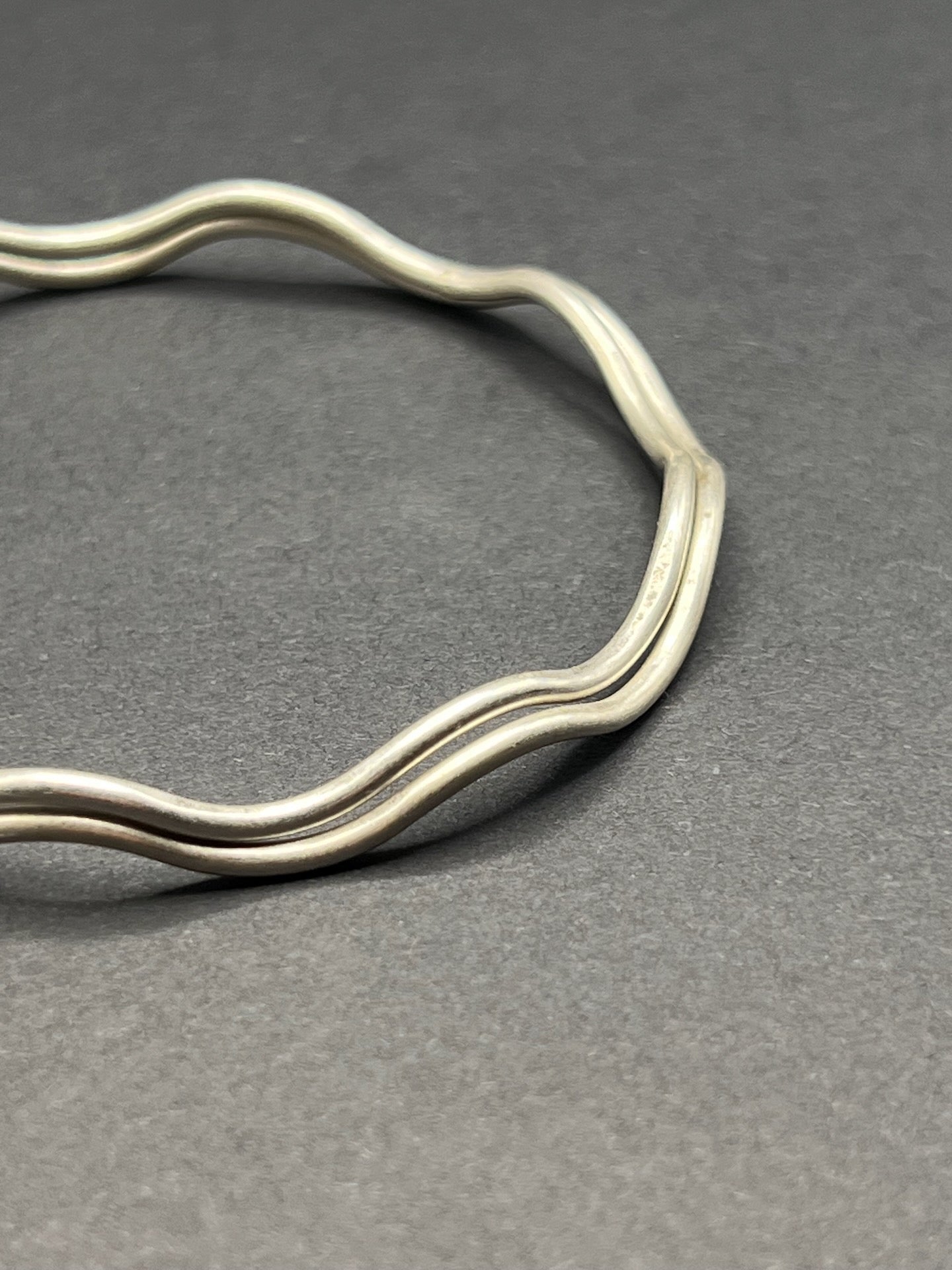 Wave bangle