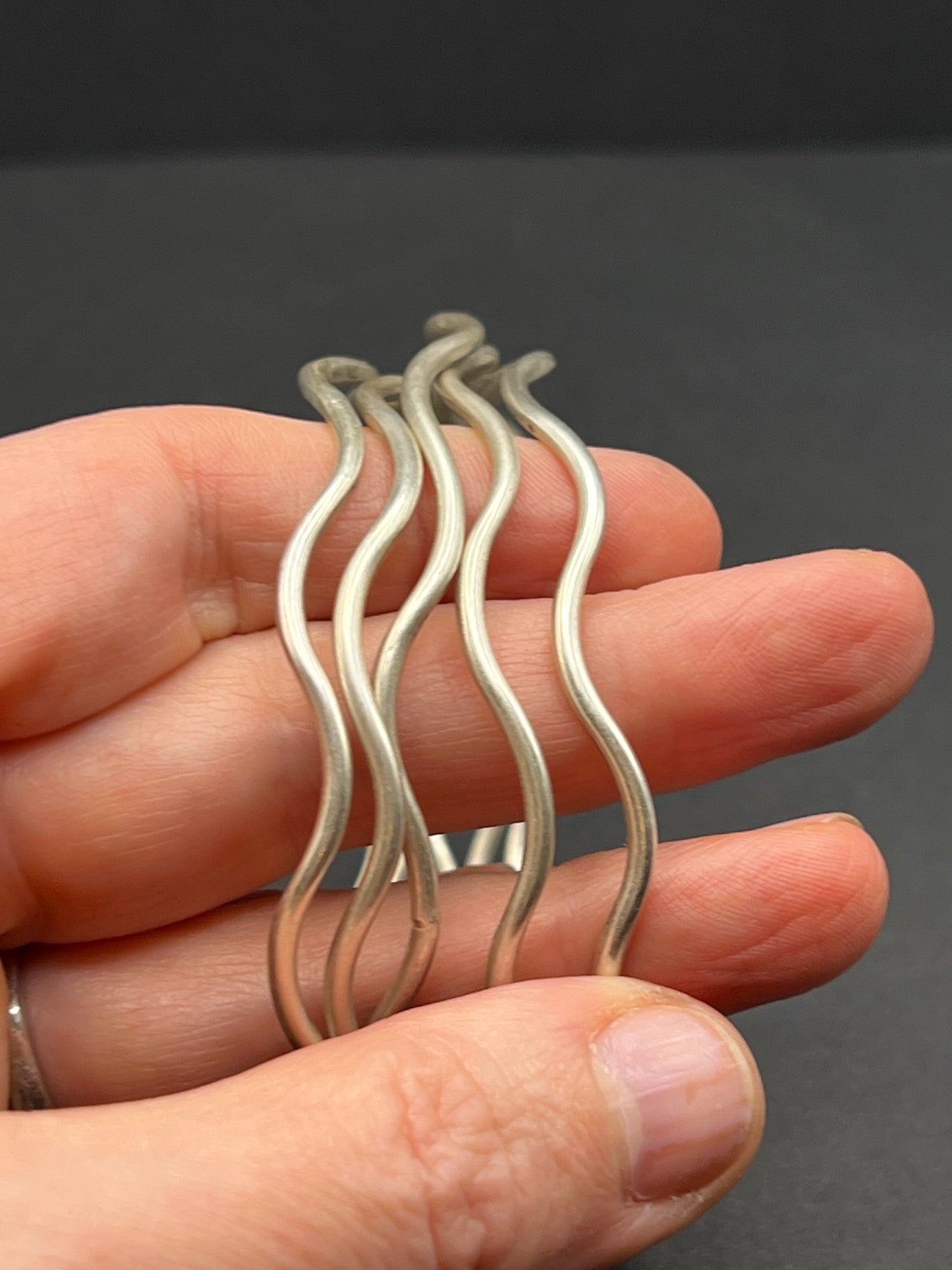 Wave bangle