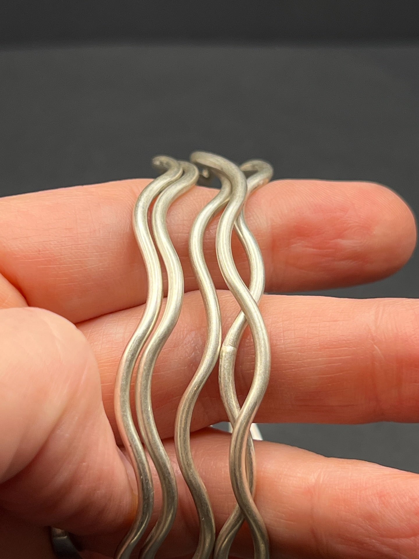 Wave bangle
