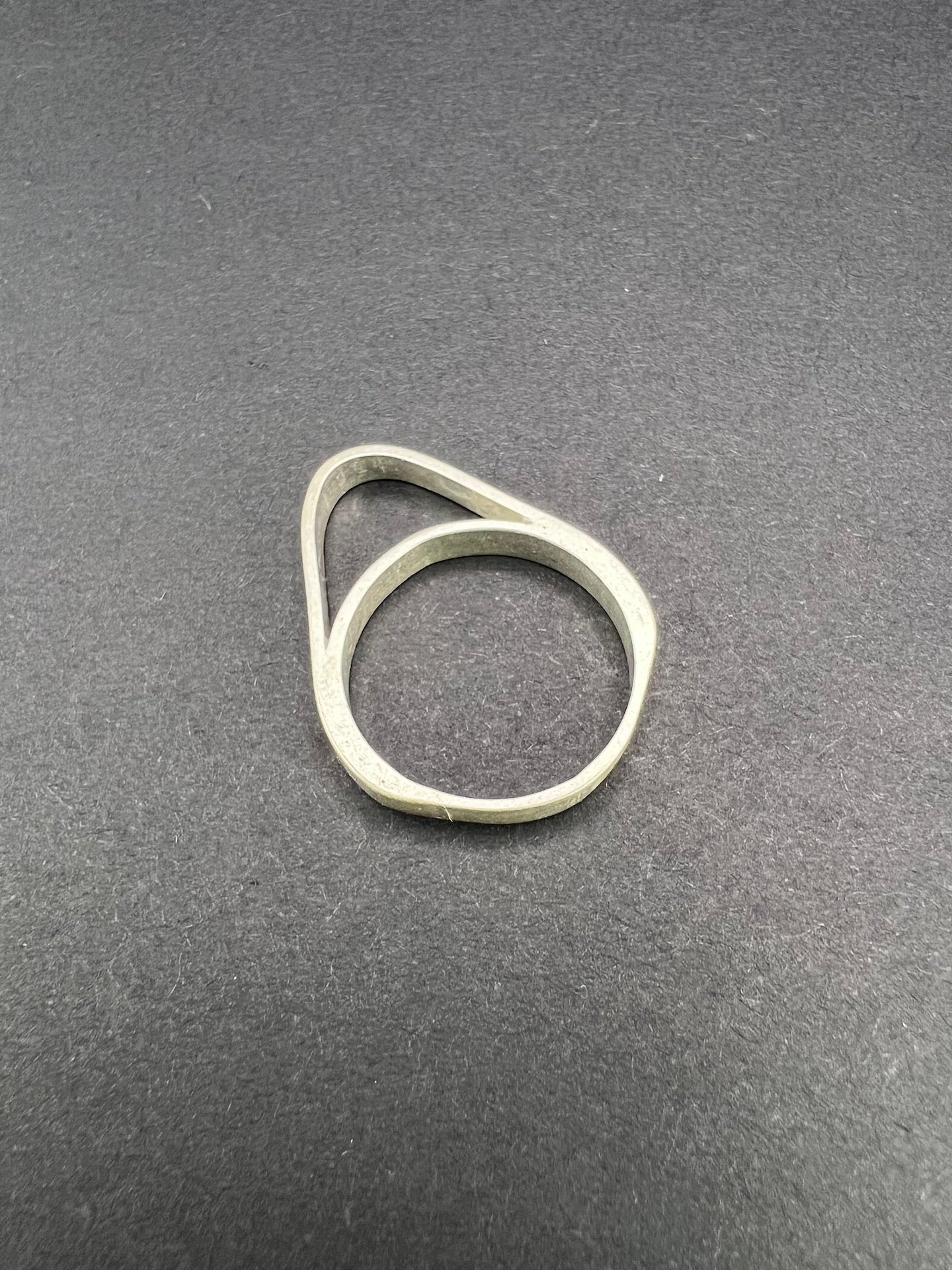 Open frame flat wire ring