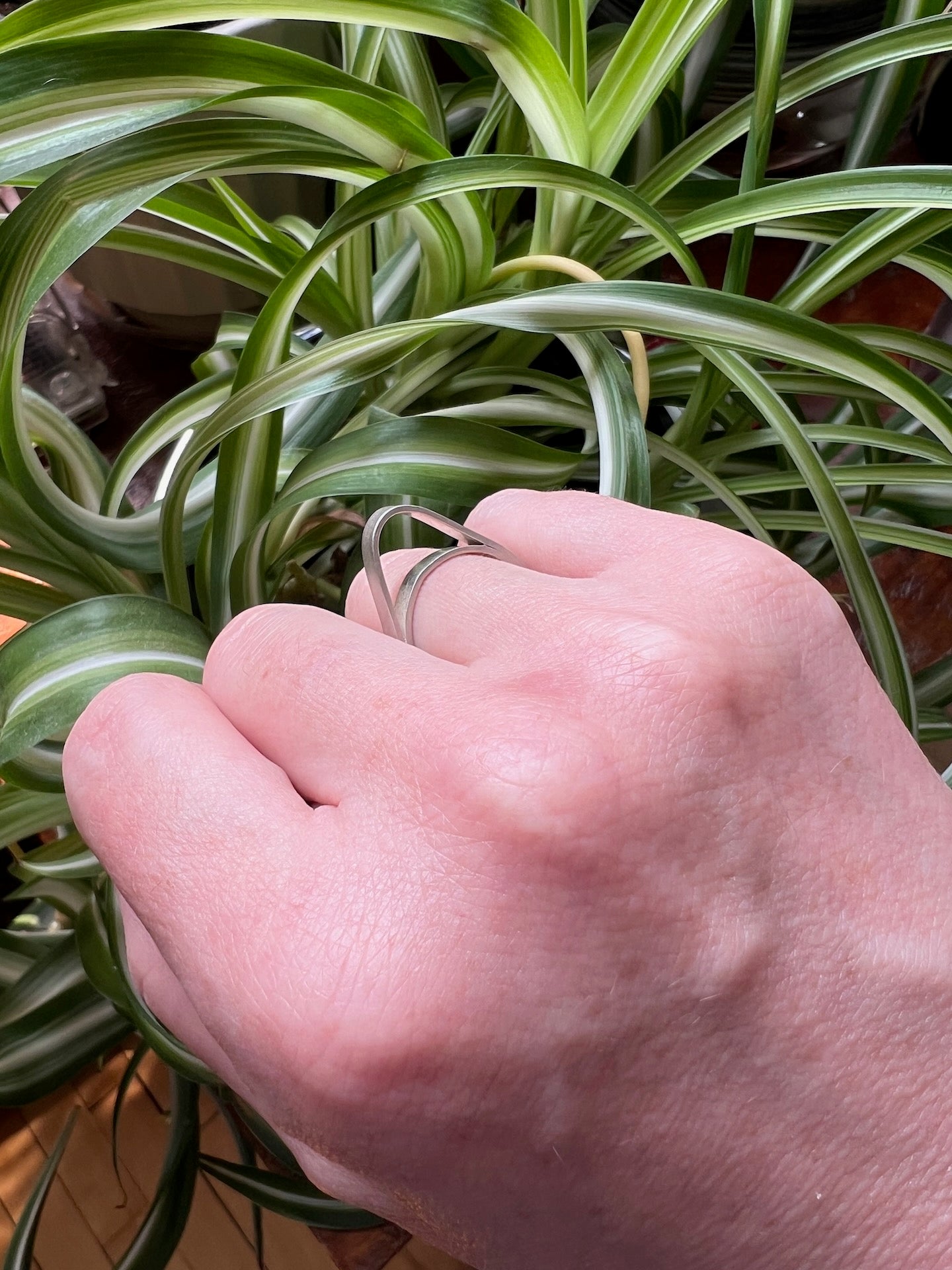 Open frame flat wire ring